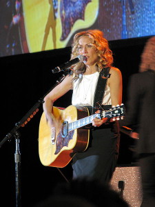 450px-Sheryl_Crow_at_the_Midwestern_3